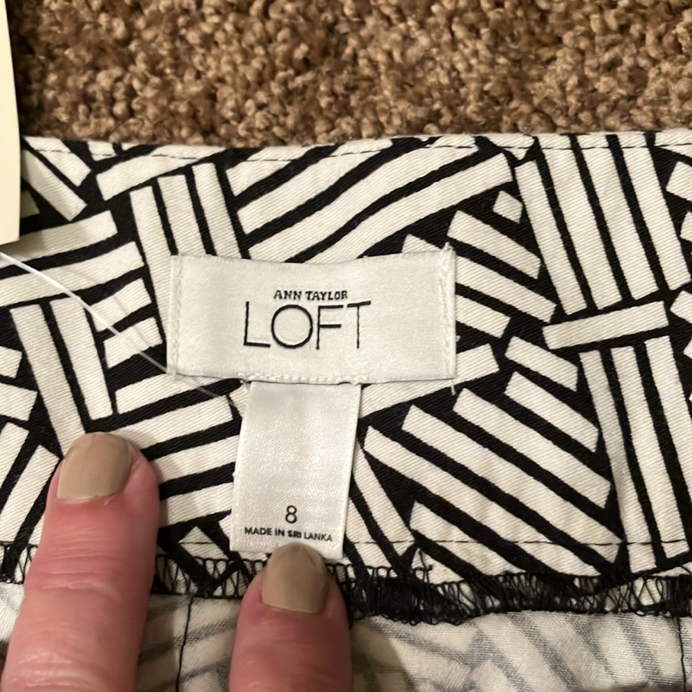 LOFT. BLACK AND WHITE SKIRT. SIZE 8. VERY NICE LIGHTWEIGHT FABRIC. NWT - Picture 4 of 6